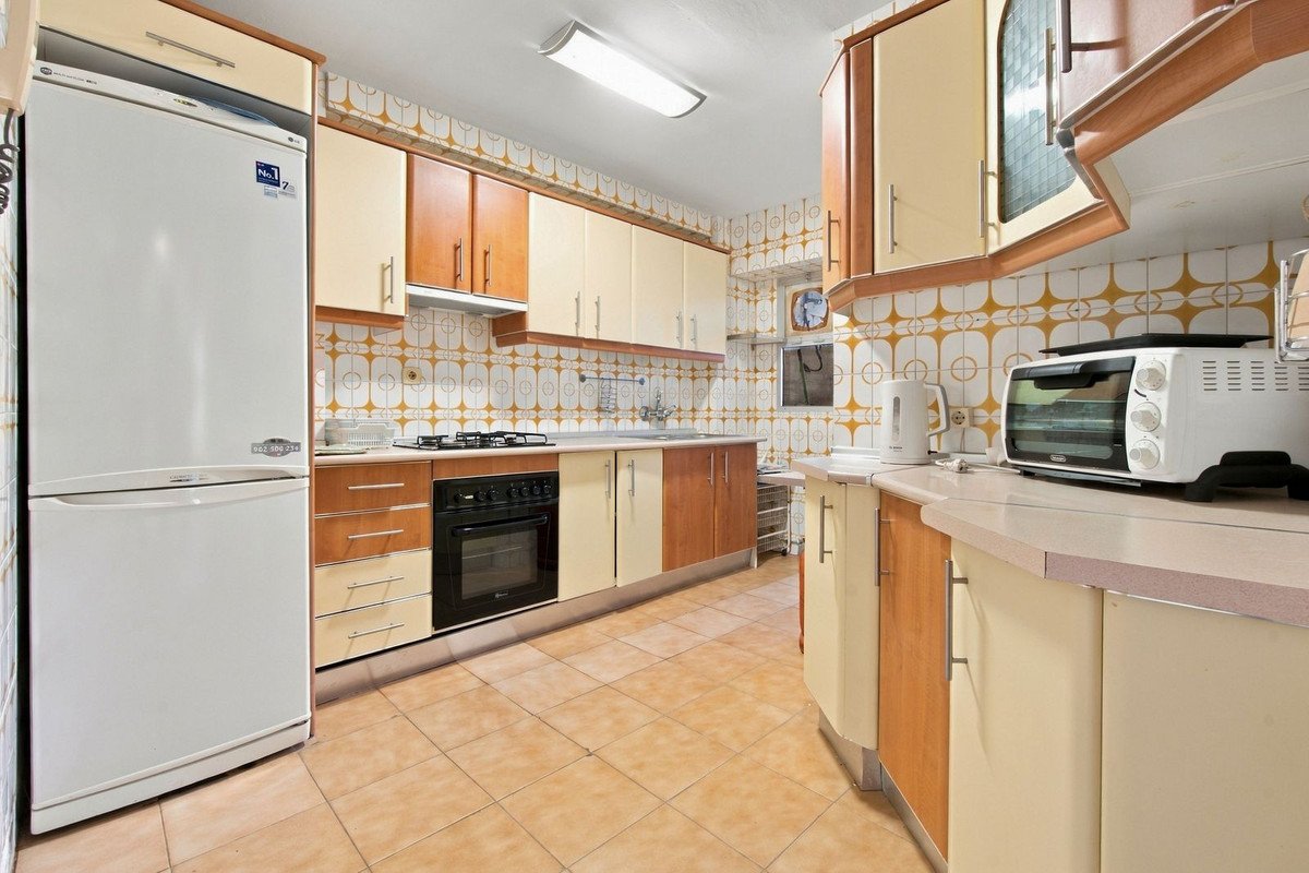 4 Bed Middle Floor Apartment in Torremolinos