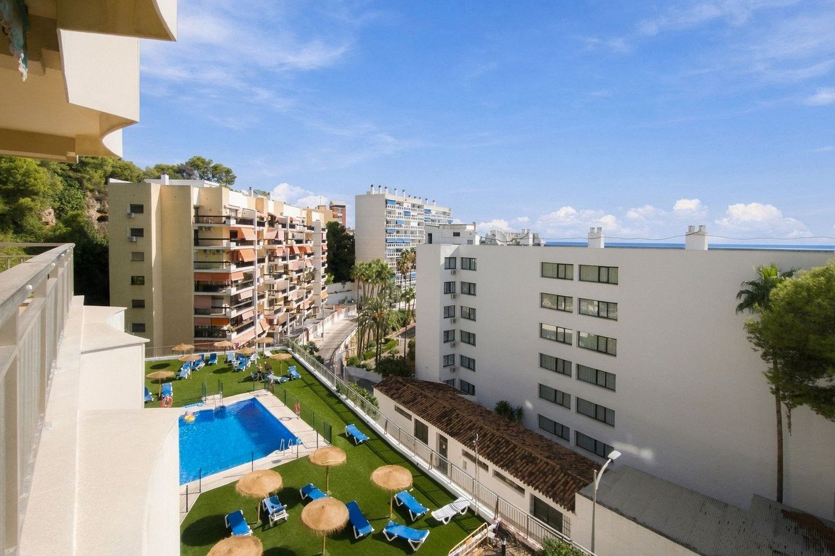 4 Bed Middle Floor Apartment in Torremolinos