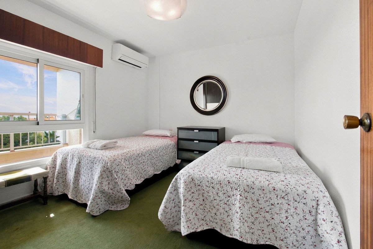 4 Bed Middle Floor Apartment in Torremolinos