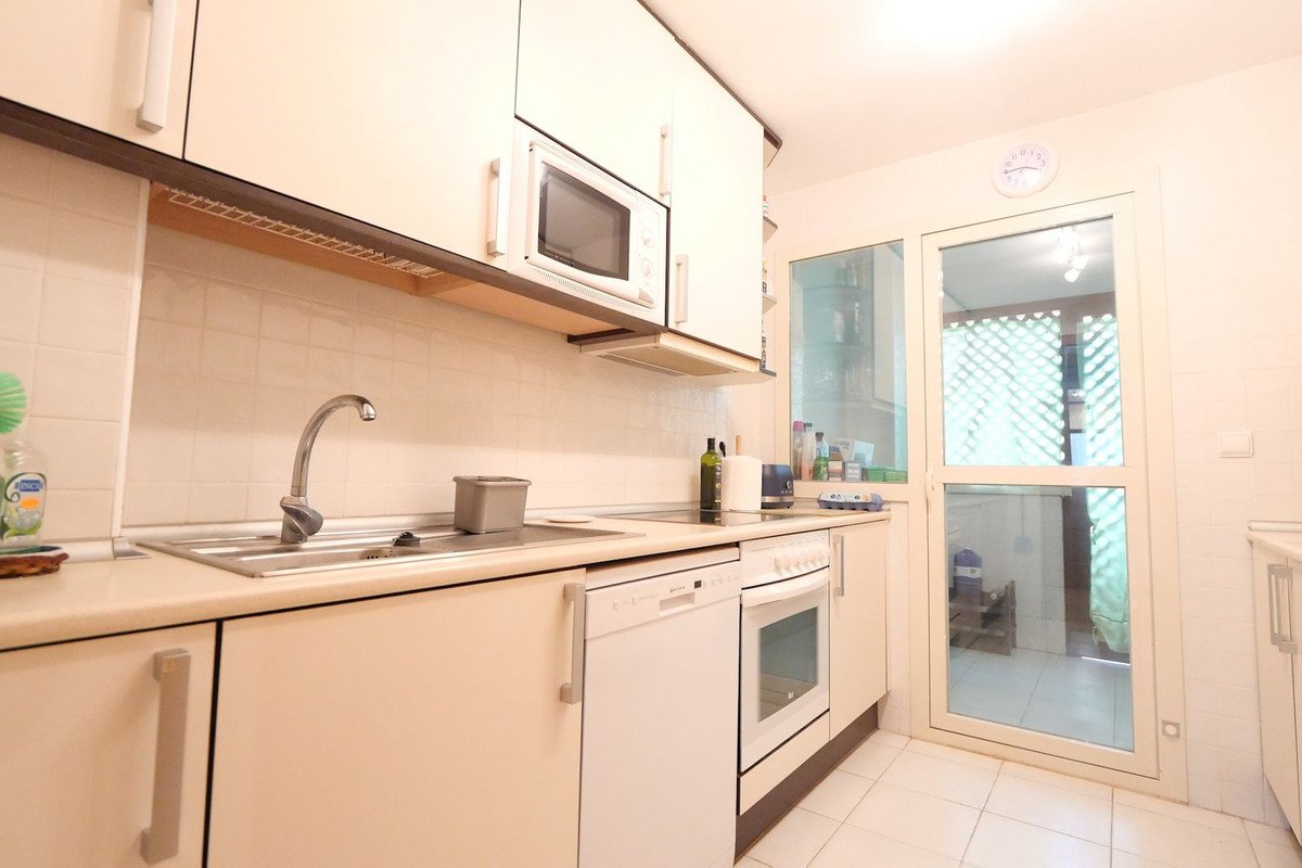 3 Bed Middle Floor Apartment in Cabopino