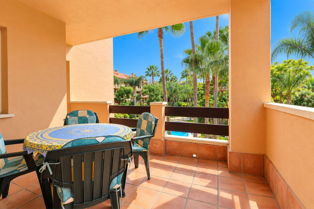 3 Bed Middle Floor Apartment in Cabopino