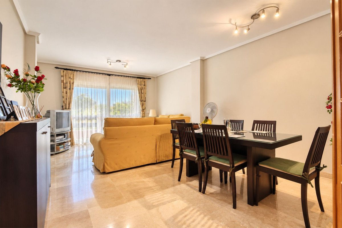 3 Bed Middle Floor Apartment in Cabopino