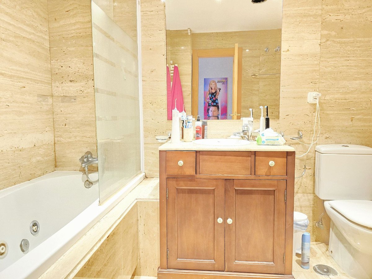 2 Bed Middle Floor Apartment in New Golden Mile