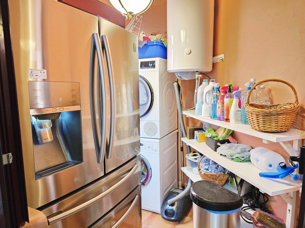 2 Bed Middle Floor Apartment in New Golden Mile