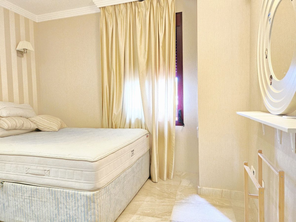 2 Bed Middle Floor Apartment in New Golden Mile