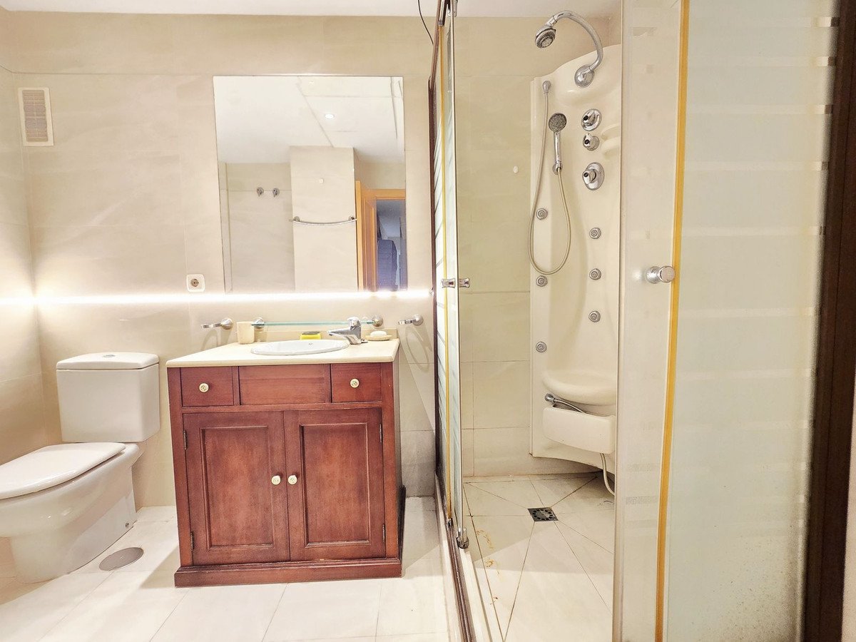 2 Bed Middle Floor Apartment in New Golden Mile