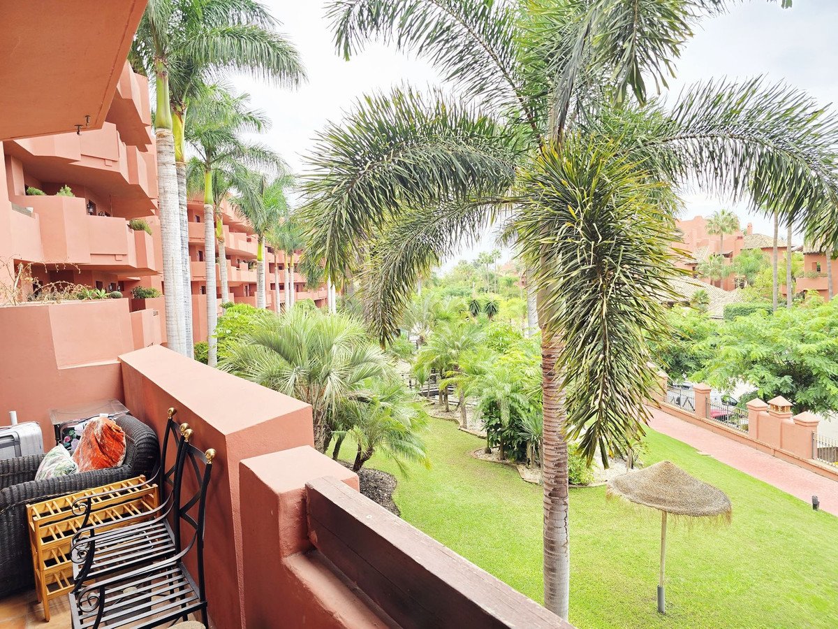 2 Bed Middle Floor Apartment in New Golden Mile