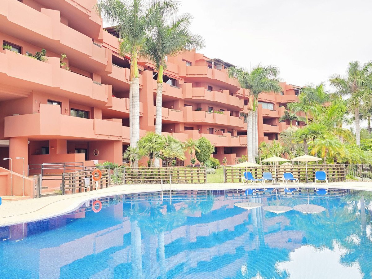 2 Bed Middle Floor Apartment in New Golden Mile