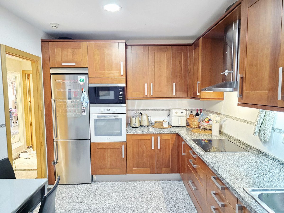 2 Bed Middle Floor Apartment in New Golden Mile
