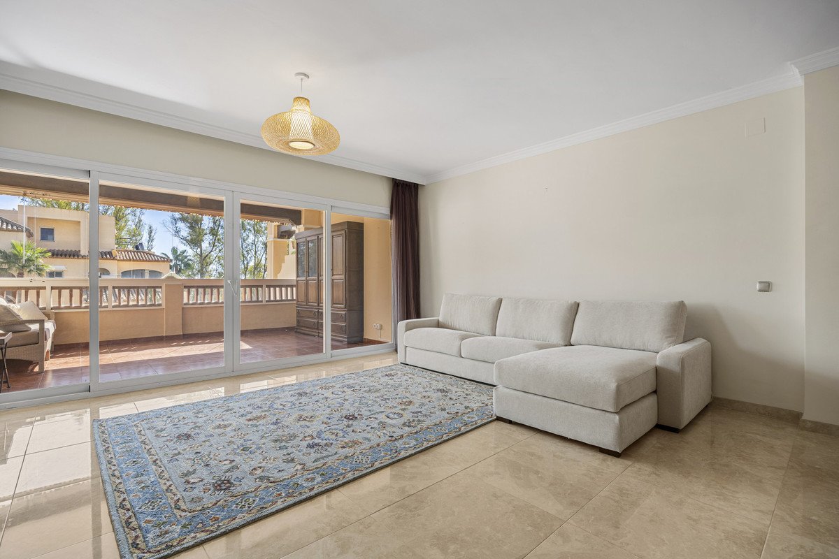2 Bed Middle Floor Apartment in Estepona