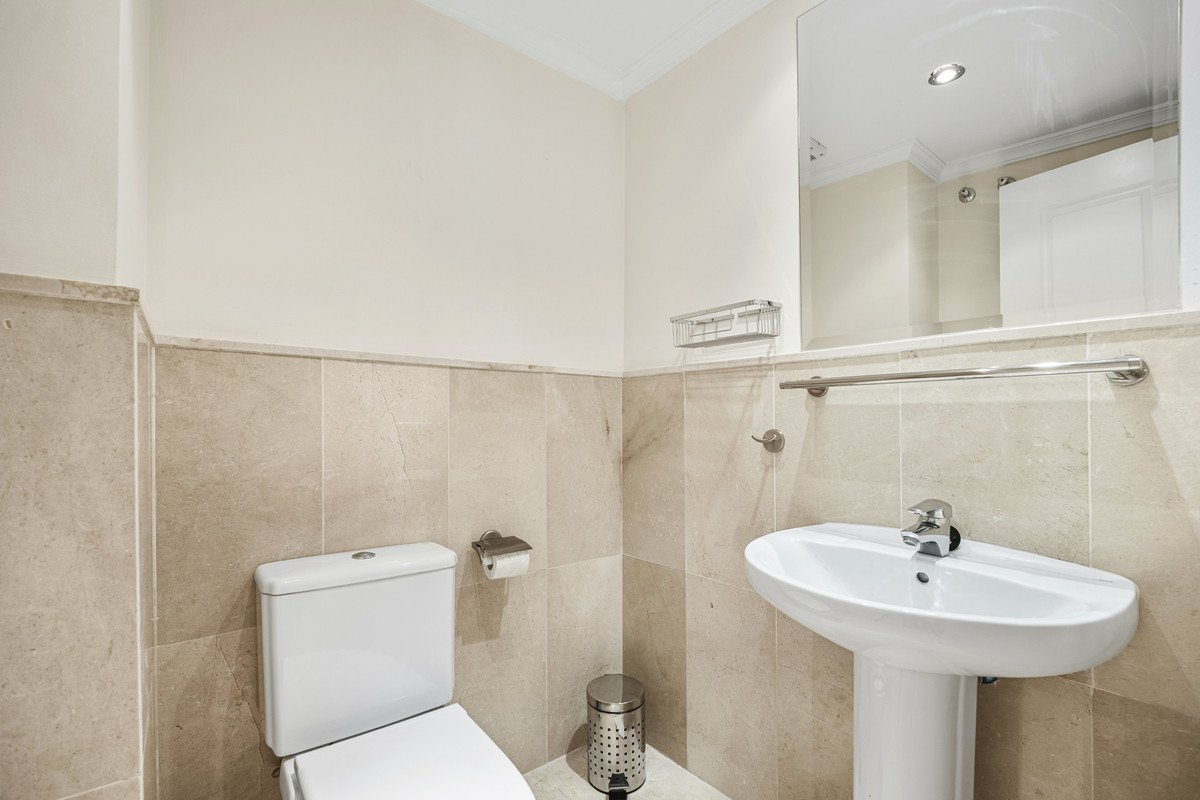 2 Bed Middle Floor Apartment in Estepona