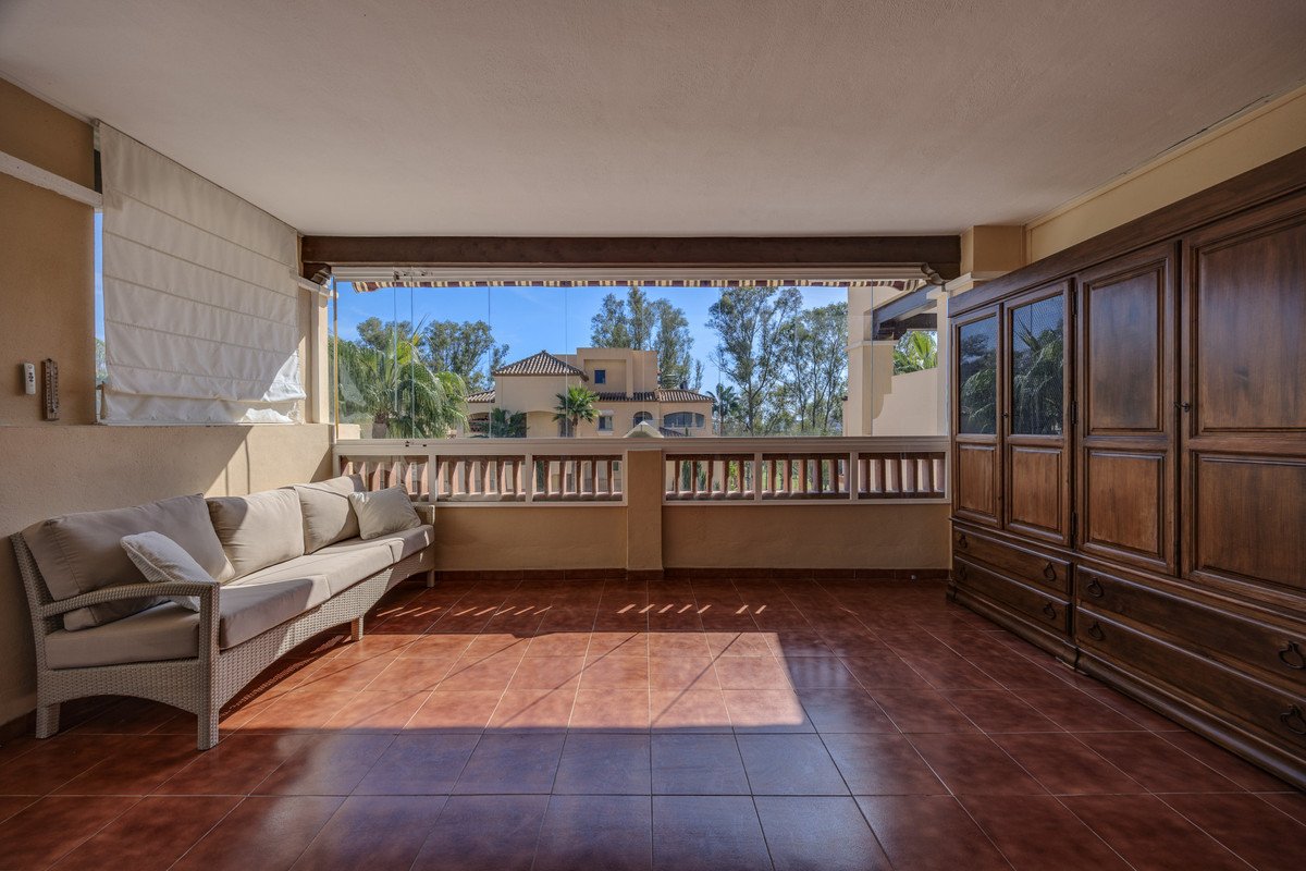 2 Bed Middle Floor Apartment in Estepona