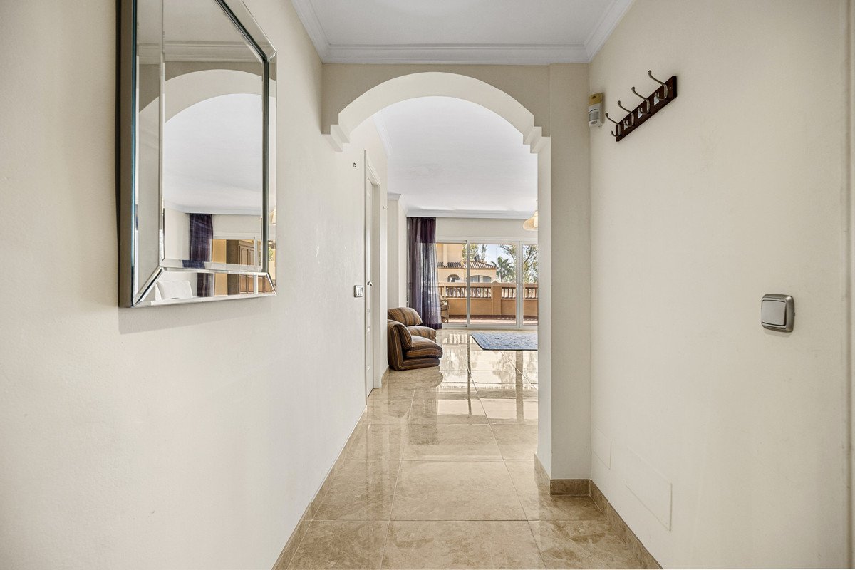 2 Bed Middle Floor Apartment in Estepona