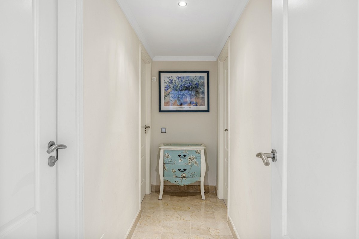 2 Bed Middle Floor Apartment in Estepona