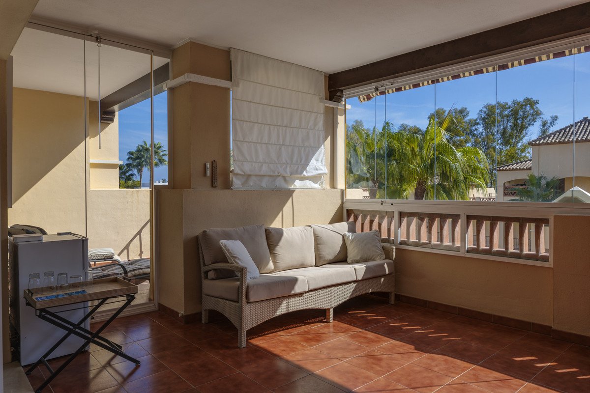 2 Bed Middle Floor Apartment in Estepona