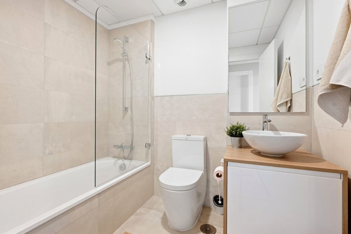 3 Bed Middle Floor Apartment in Higueron
