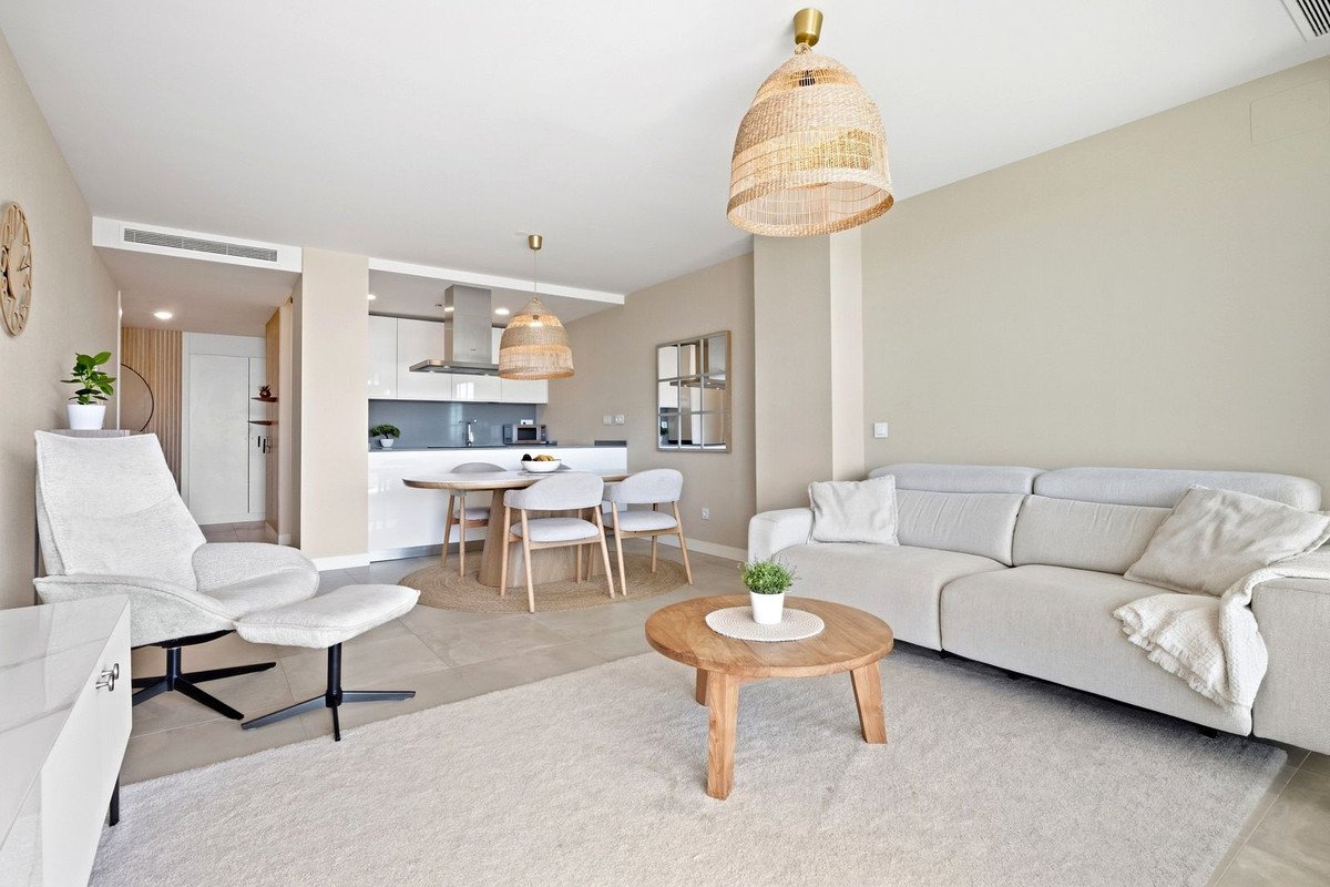 3 Bed Middle Floor Apartment in Higueron