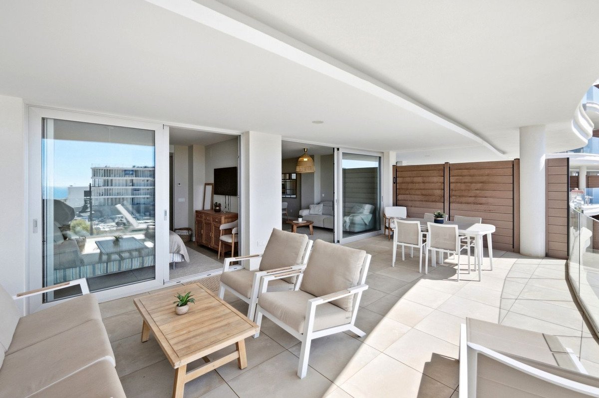 3 Bed Middle Floor Apartment in Higueron