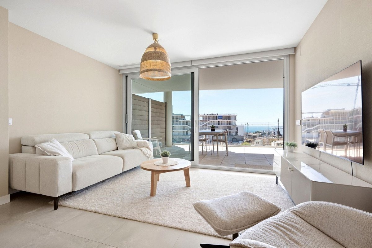 3 Bed Middle Floor Apartment in Higueron