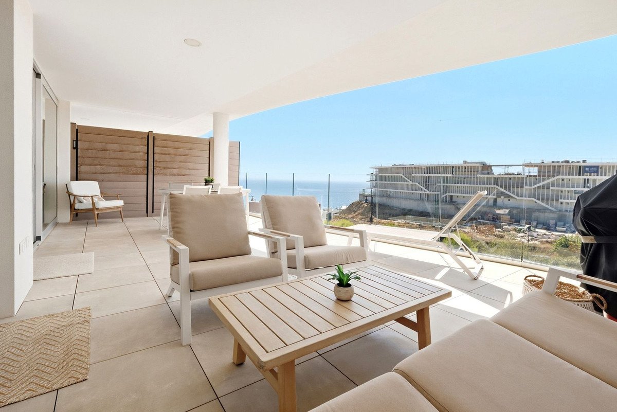 3 Bed Middle Floor Apartment in Higueron