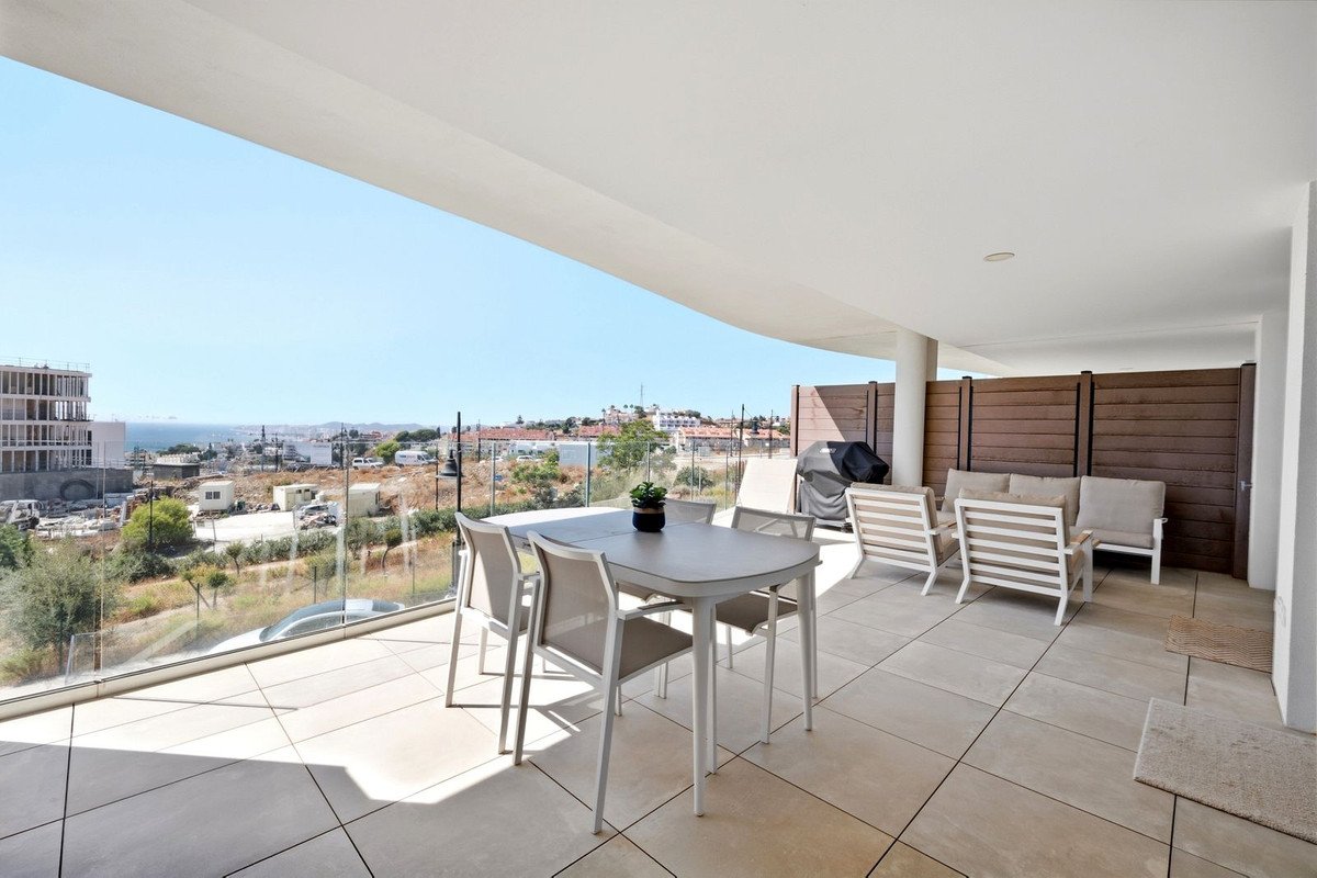 3 Bed Middle Floor Apartment in Higueron