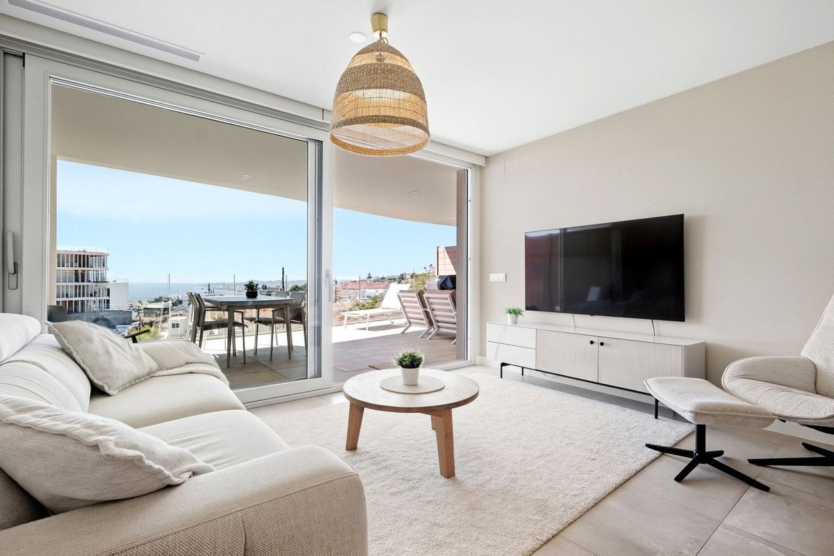3 Bed Middle Floor Apartment in Higueron