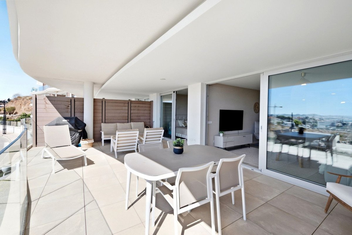 3 Bed Middle Floor Apartment in Higueron