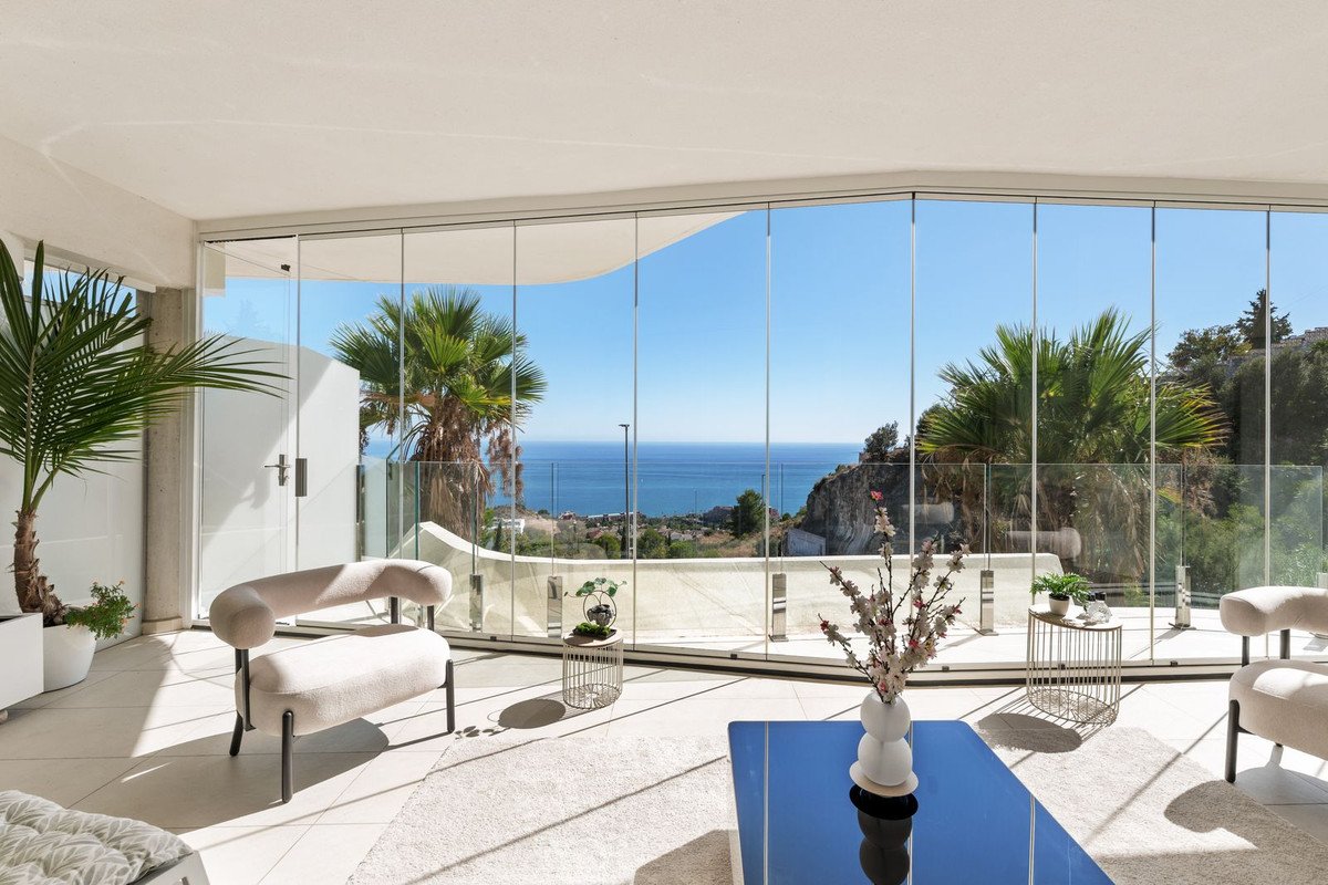 2 Bed Middle Floor Apartment in Benalmadena