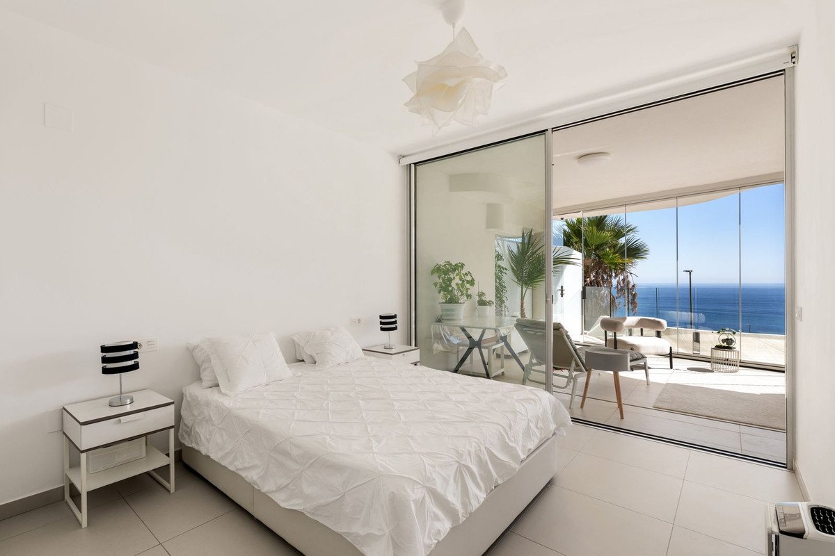 2 Bed Middle Floor Apartment in Benalmadena