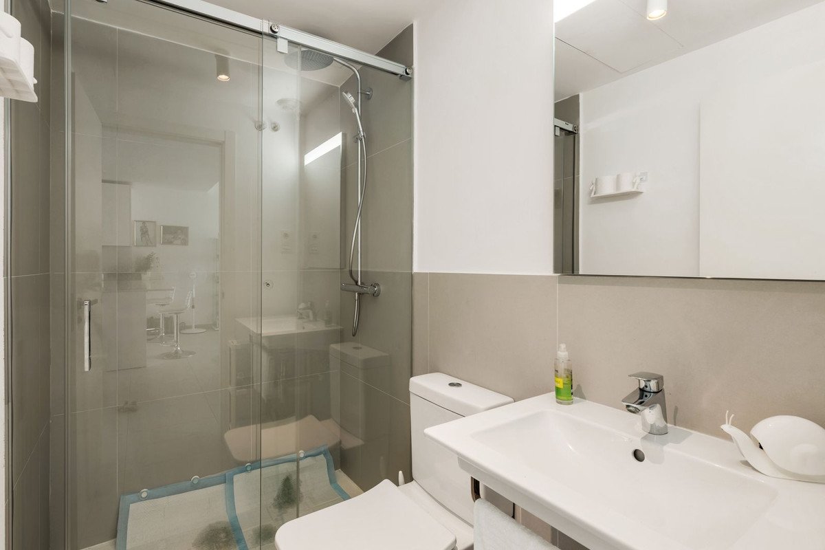 2 Bed Middle Floor Apartment in Benalmadena