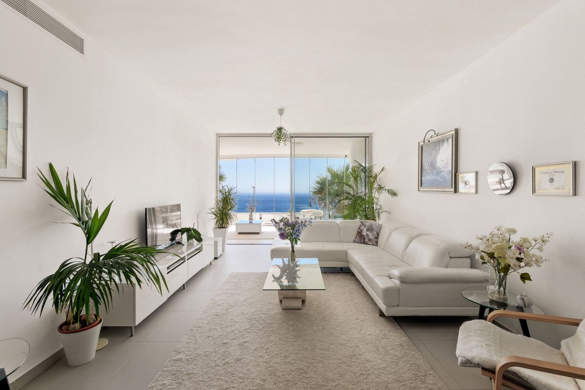 2 Bed Middle Floor Apartment in Benalmadena