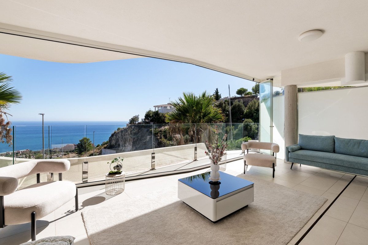 2 Bed Middle Floor Apartment in Benalmadena