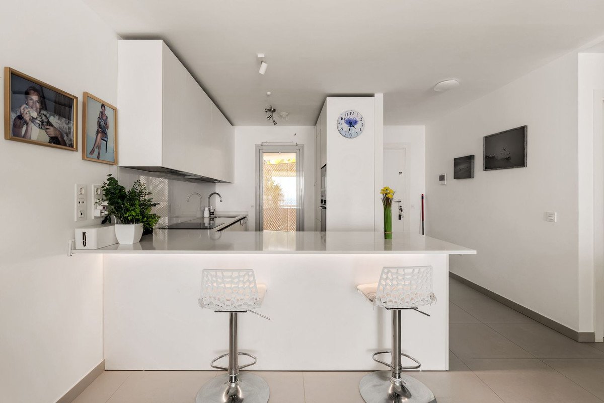 2 Bed Middle Floor Apartment in Benalmadena