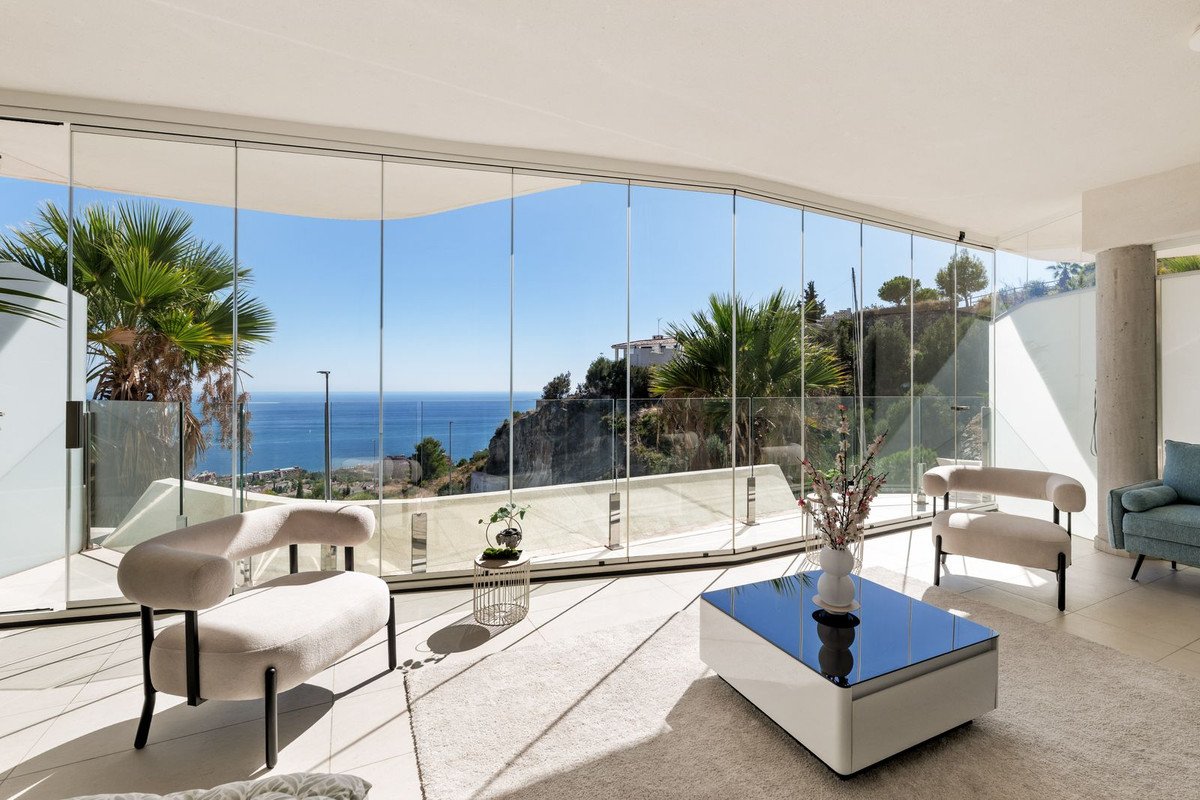 2 Bed Middle Floor Apartment in Benalmadena
