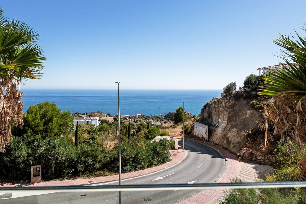2 Bed Middle Floor Apartment in Benalmadena