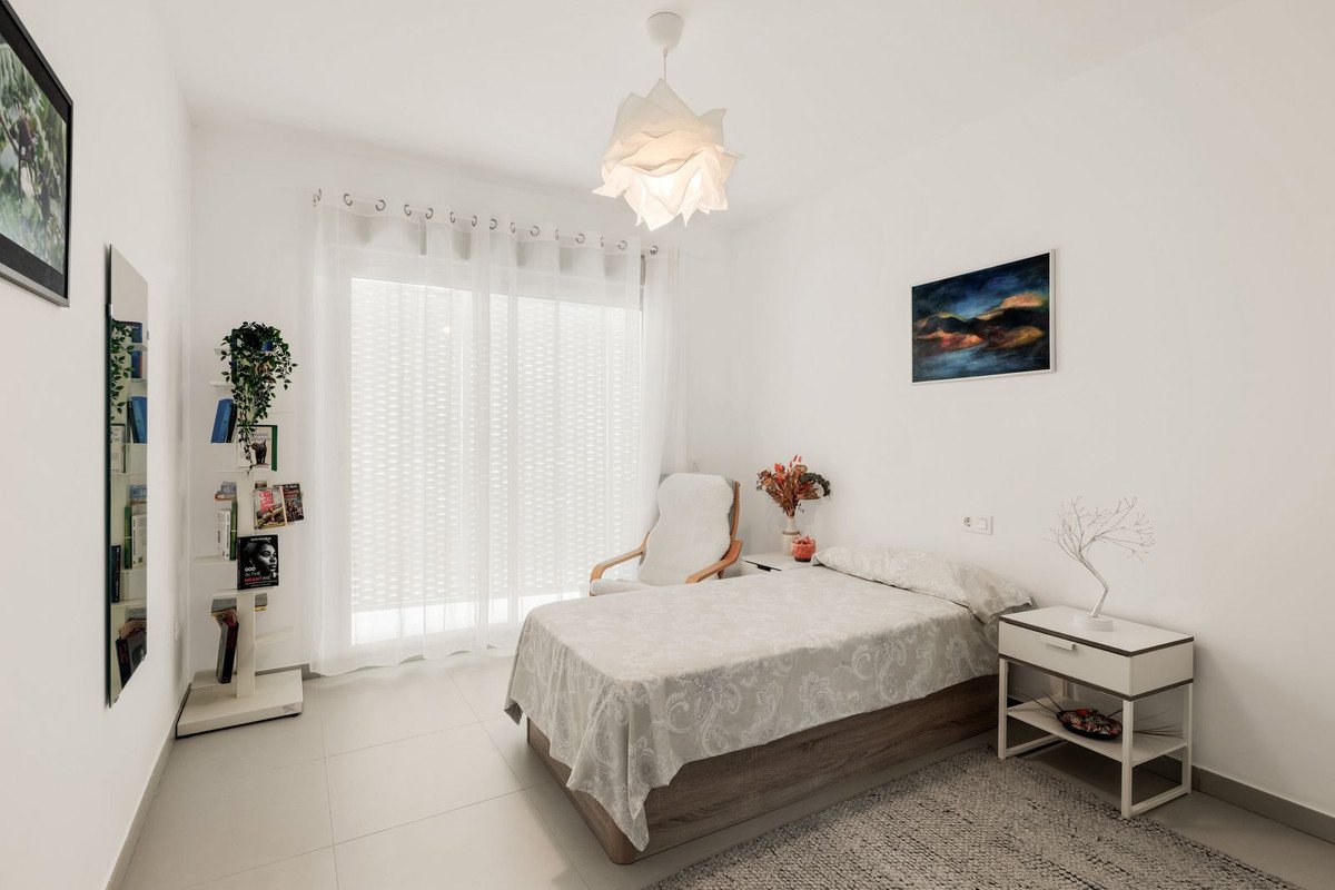 2 Bed Middle Floor Apartment in Benalmadena