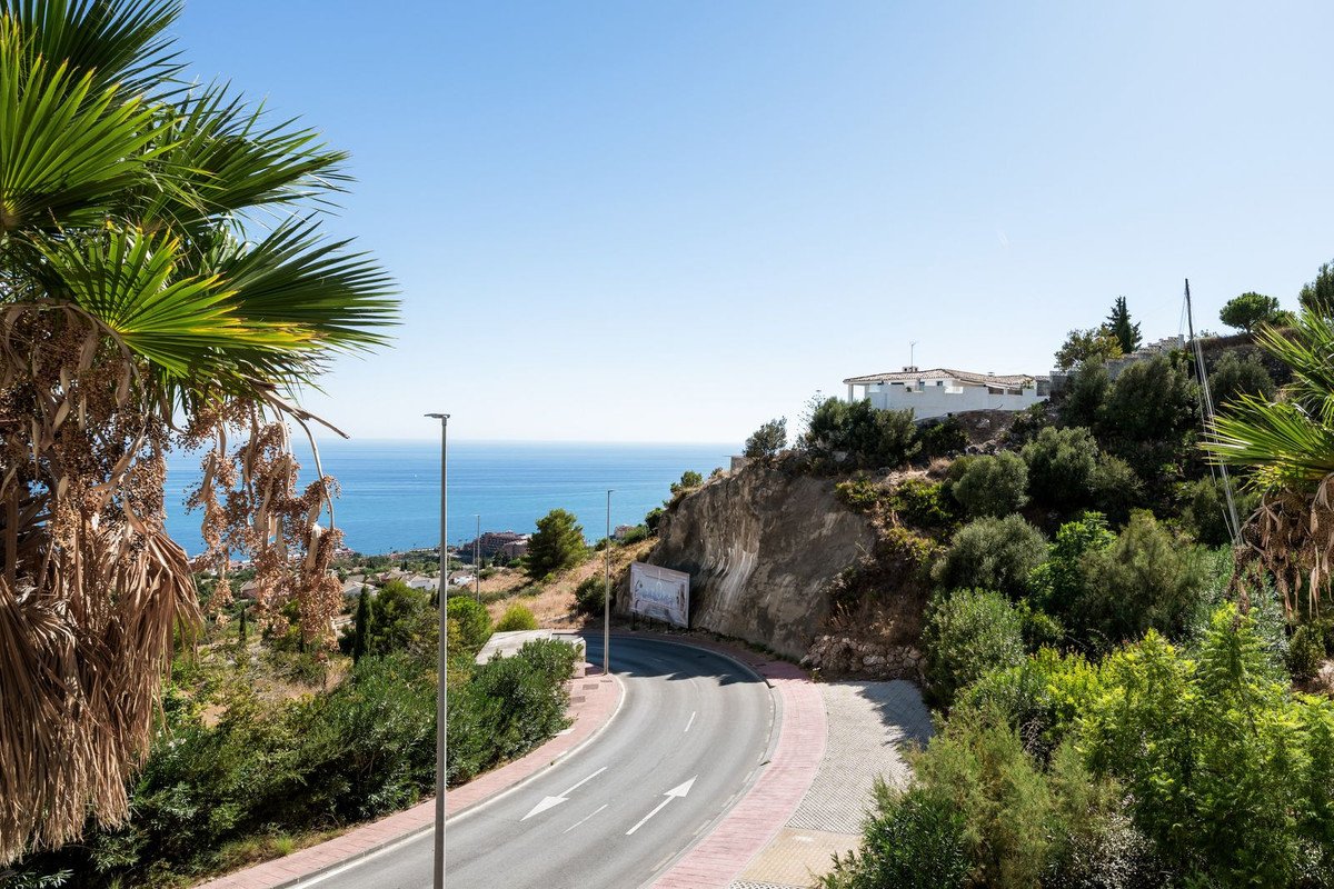 2 Bed Middle Floor Apartment in Benalmadena