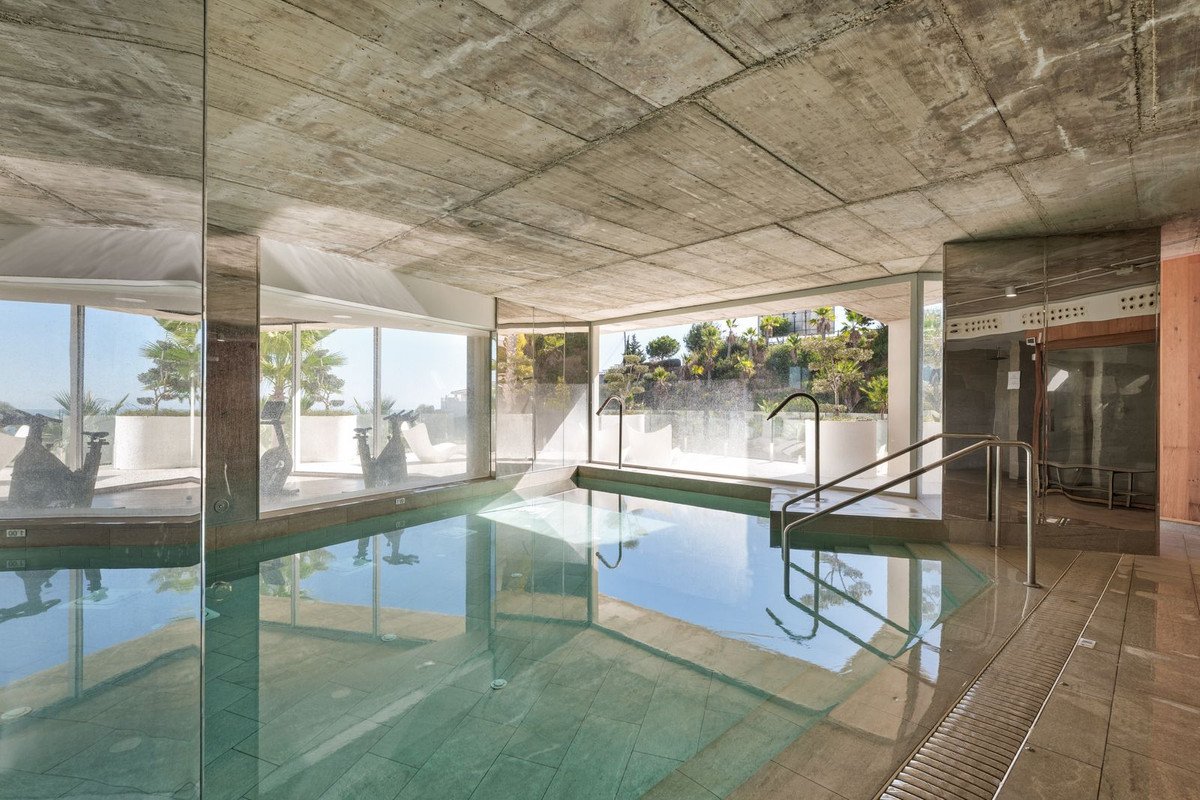 2 Bed Middle Floor Apartment in Benalmadena