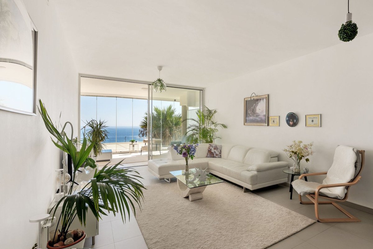2 Bed Middle Floor Apartment in Benalmadena