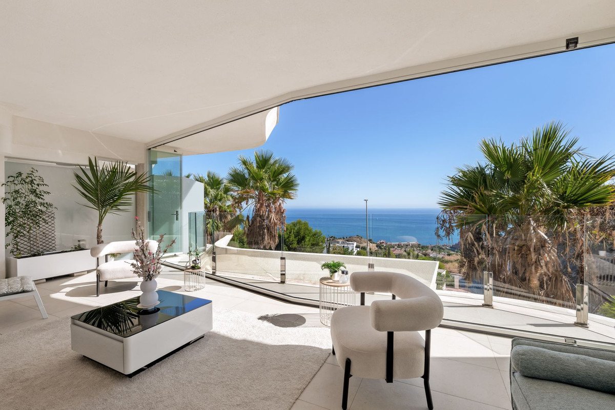 2 Bed Middle Floor Apartment in Benalmadena