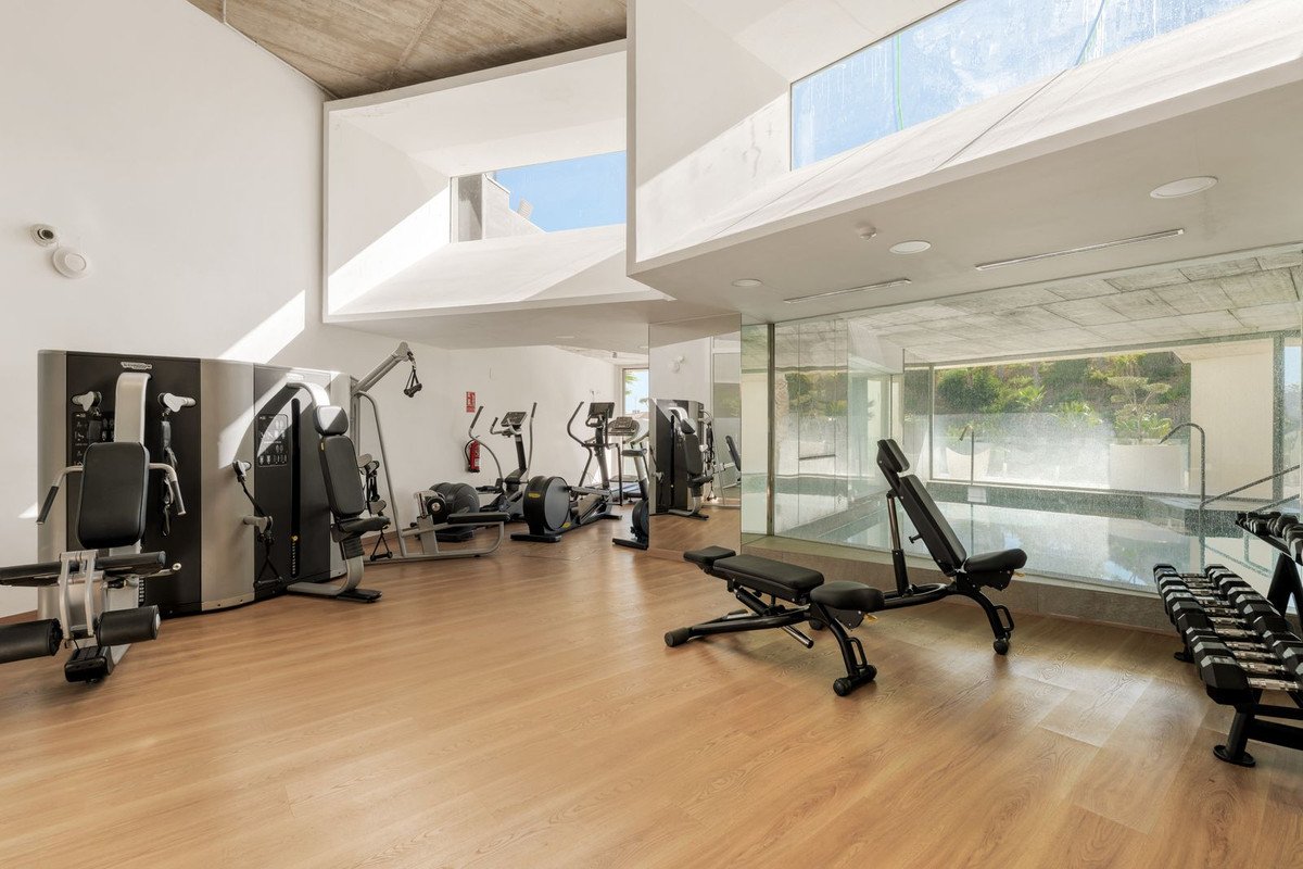 2 Bed Middle Floor Apartment in Benalmadena