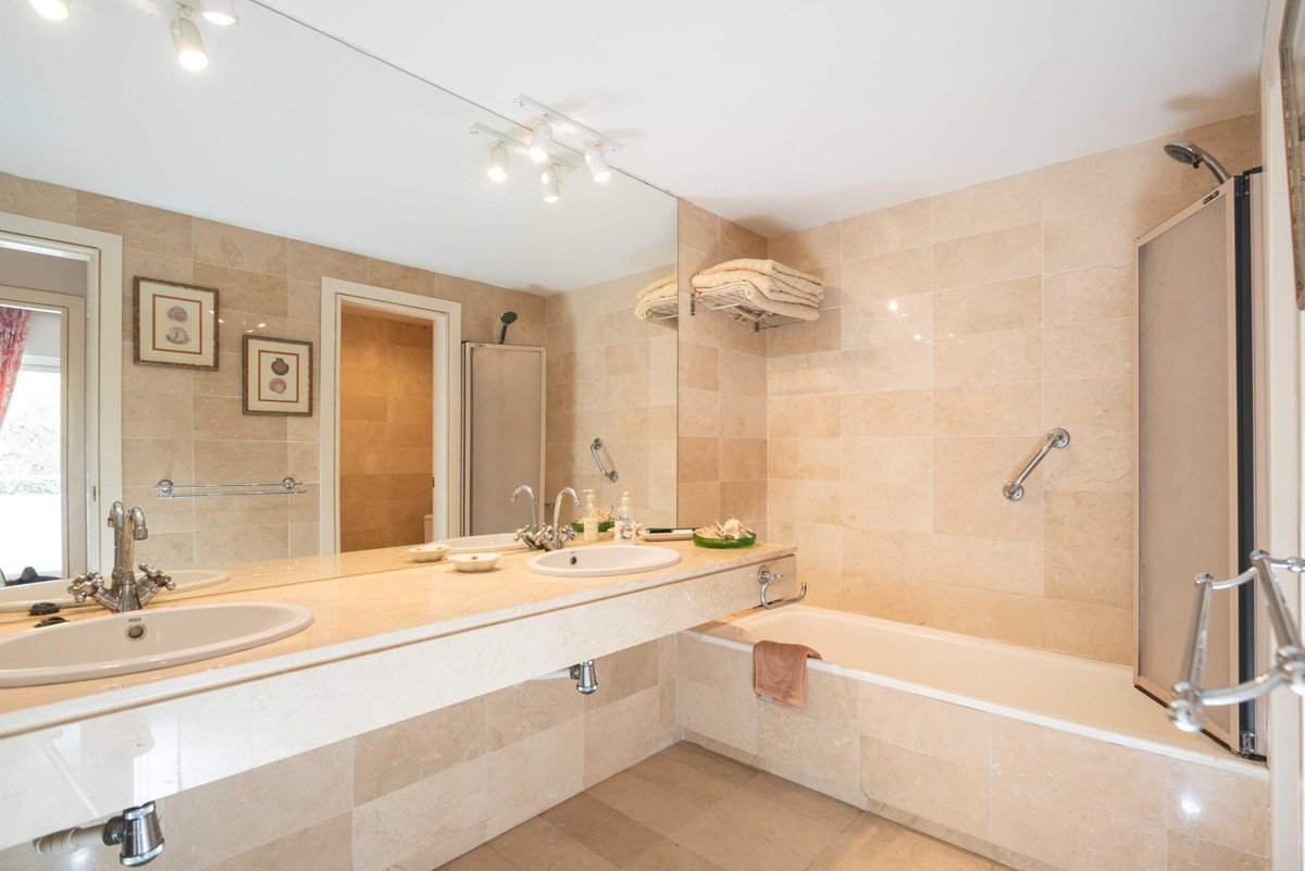 3 Bed Middle Floor Apartment in Río Real