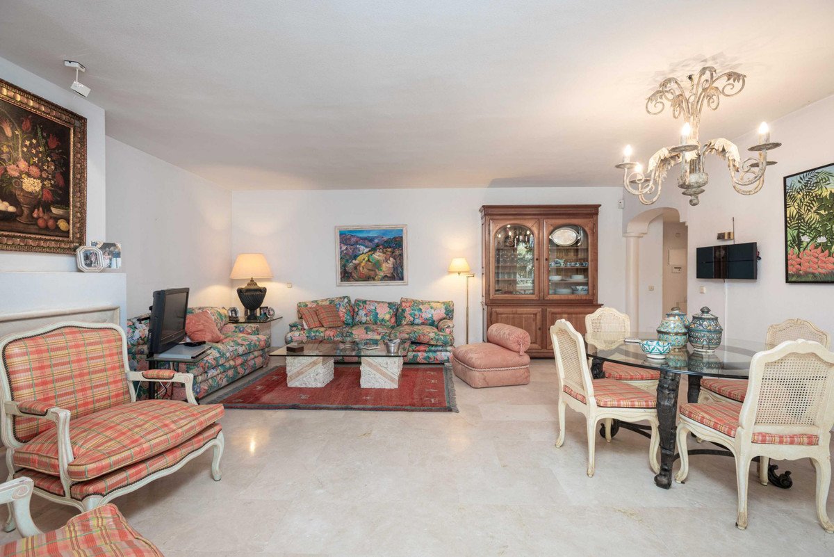 3 Bed Middle Floor Apartment in Río Real