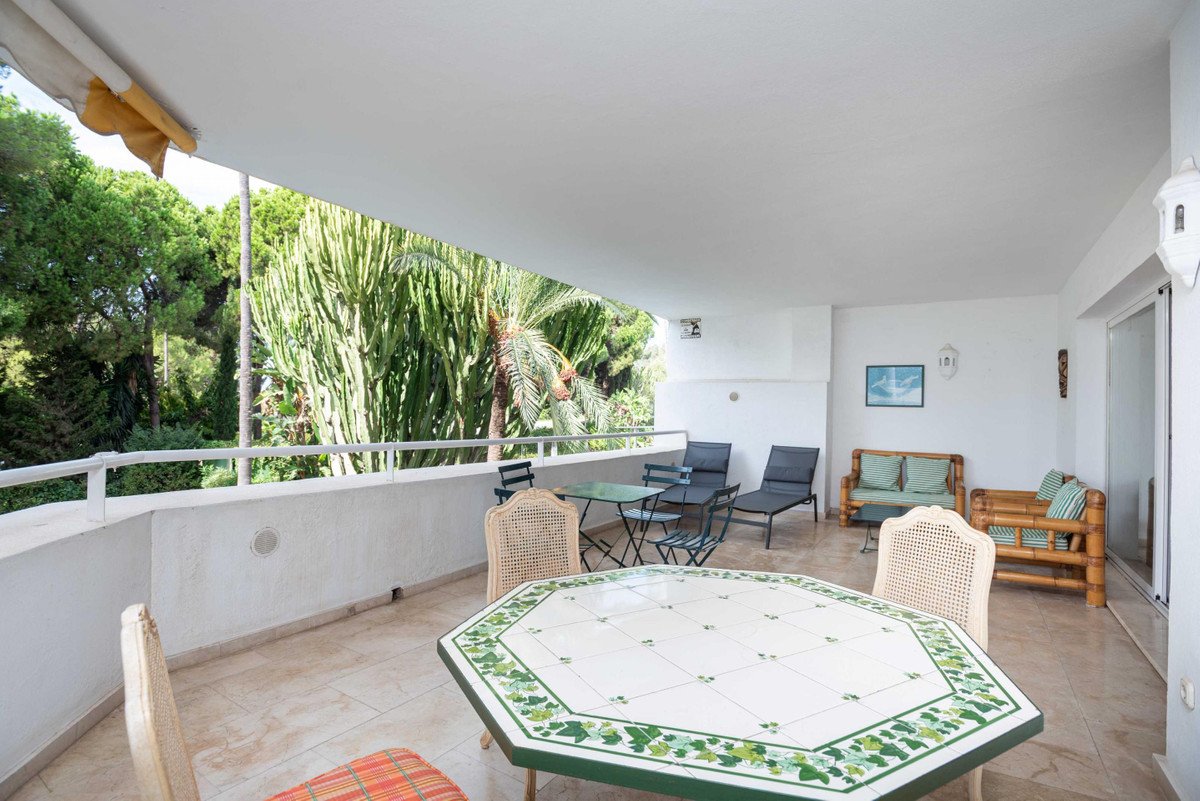 3 Bed Middle Floor Apartment in Río Real