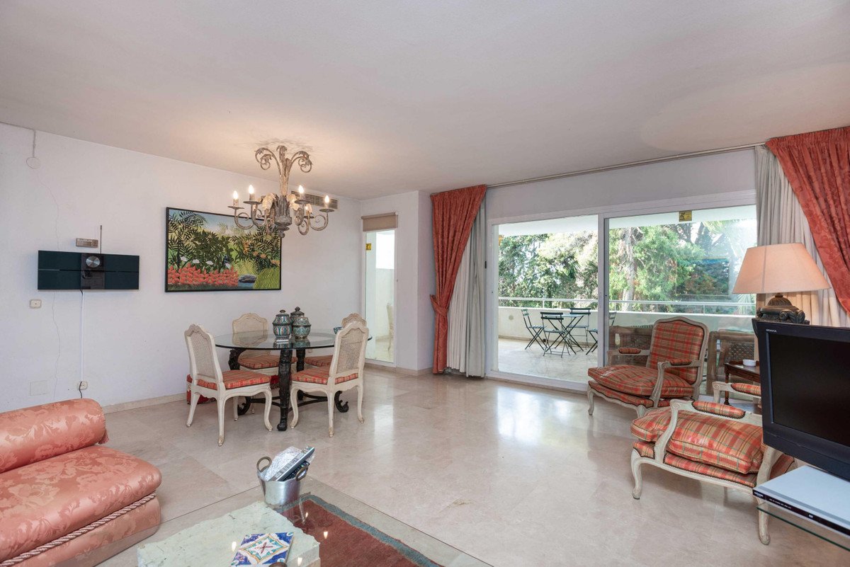 3 Bed Middle Floor Apartment in Río Real