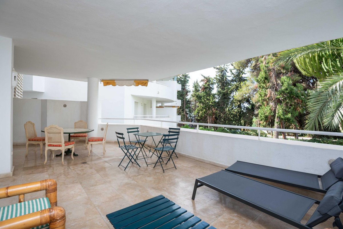 3 Bed Middle Floor Apartment in Río Real