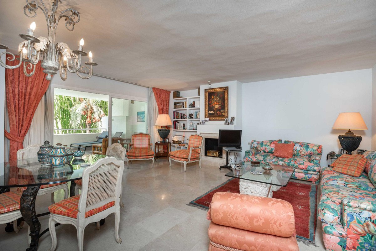 3 Bed Middle Floor Apartment in Río Real