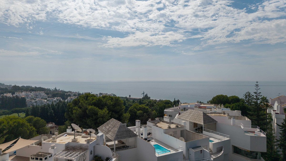 3 Bed Middle Floor Apartment in Río Real