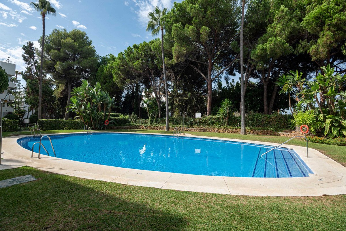 3 Bed Middle Floor Apartment in Río Real