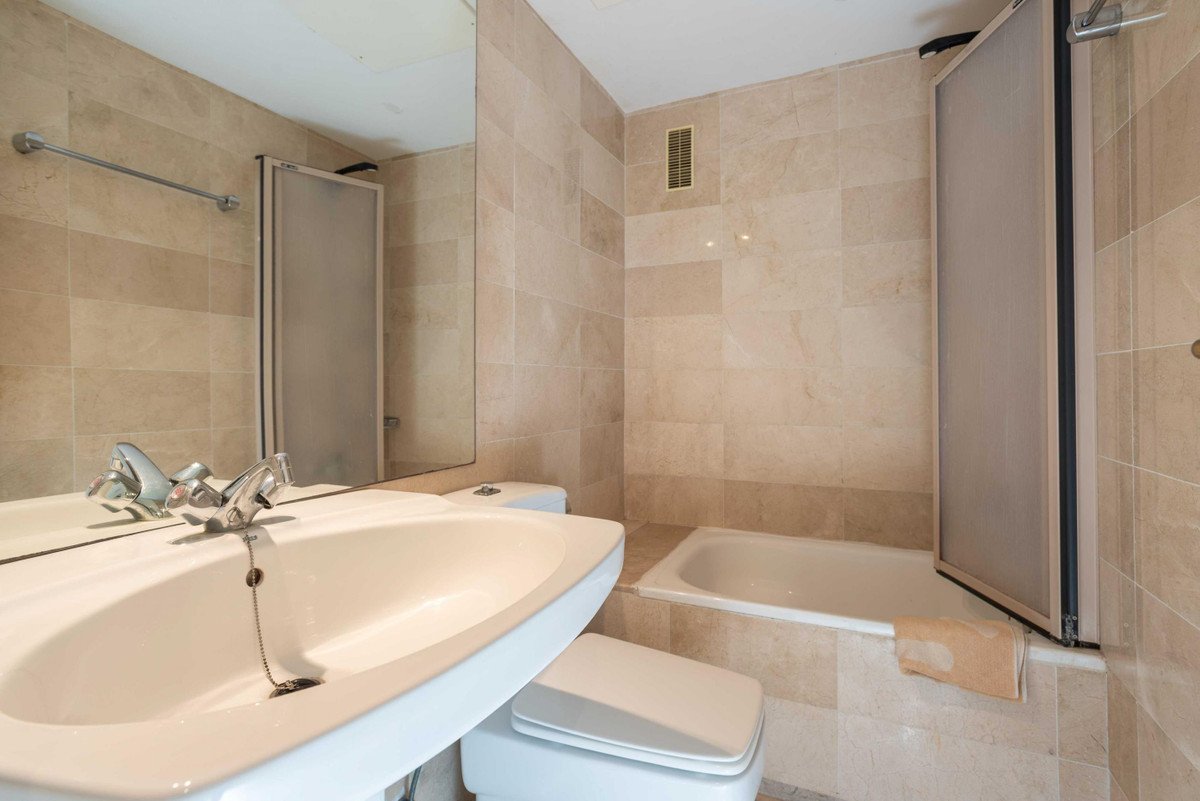 3 Bed Middle Floor Apartment in Río Real